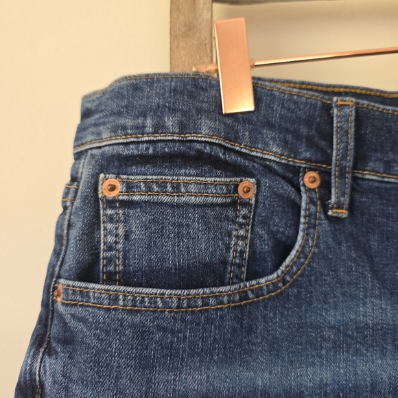 ⭐️40% Off⭐️ Gap Rolled Up 5 Inch Denim Shorts - Picture 5 of 12